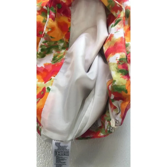Forever21. Floral Pencil Skirt size 4 - Picture 10 of 13